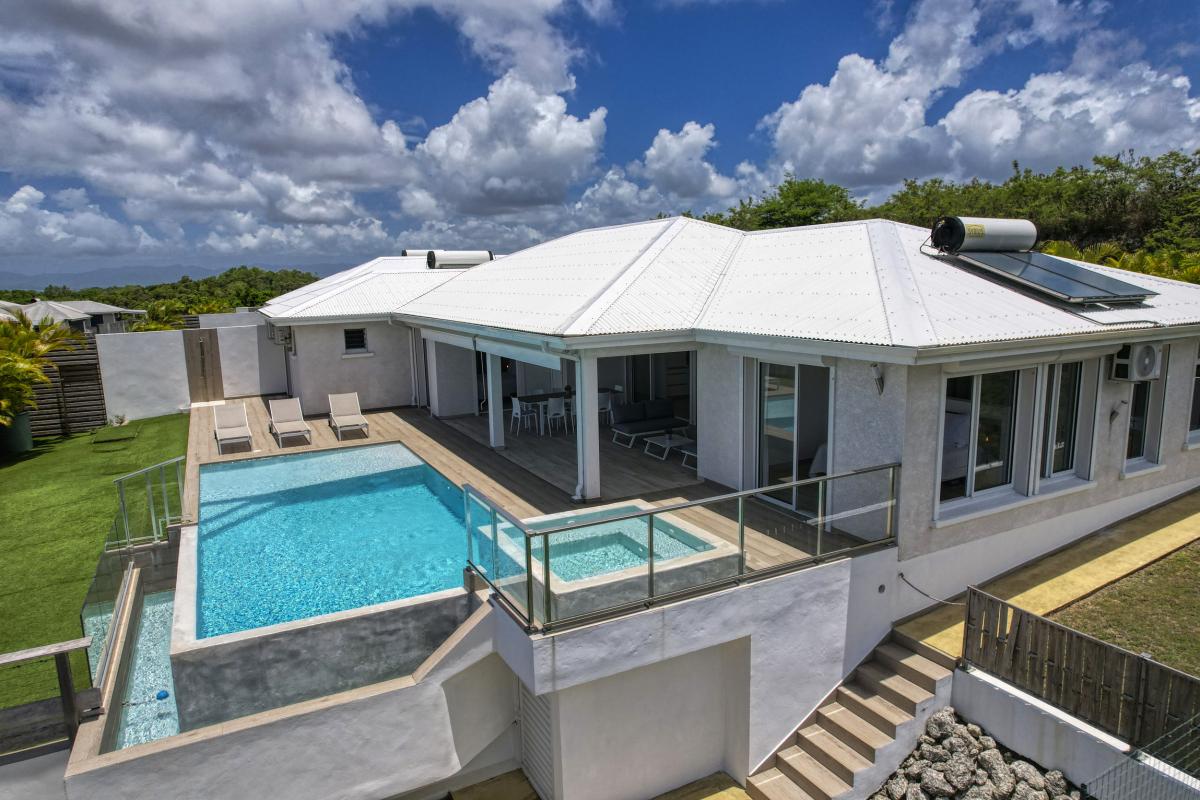 37.Location villa 3 chambres piscine vue mer Le Gosier Guadeloupe